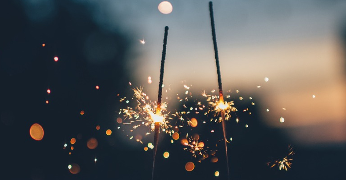 new year's eve, dark, fireworks, hands, lights, macro, sparklers, sparks, sparkling, celebrate, celebration