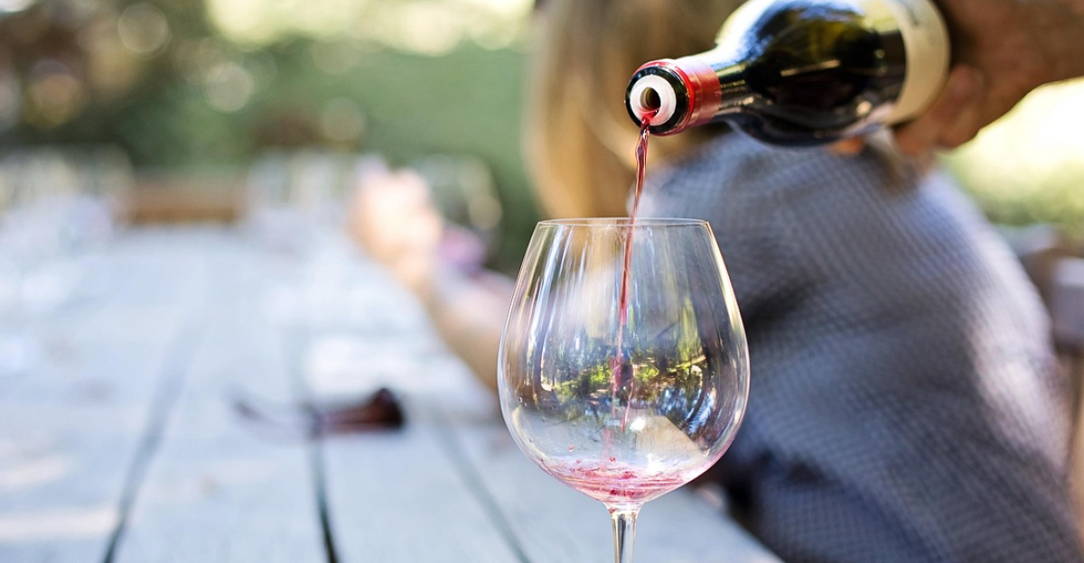 wine, wallpaper 4k, wallpaper hd, glass, drink, tasting, desktop backgrounds, hand, pouring, hd wallpaper, mac wallpaper, dinner, free wallpaper, wine tour, free background, cool backgrounds, beautiful wallpaper, wine tasting, wineglass, 4k wallpaper 1920x1080, 4k wallpaper, windows wallpaper, full hd wallpaper, laptop wallpaper, party, celebration, wallpaper