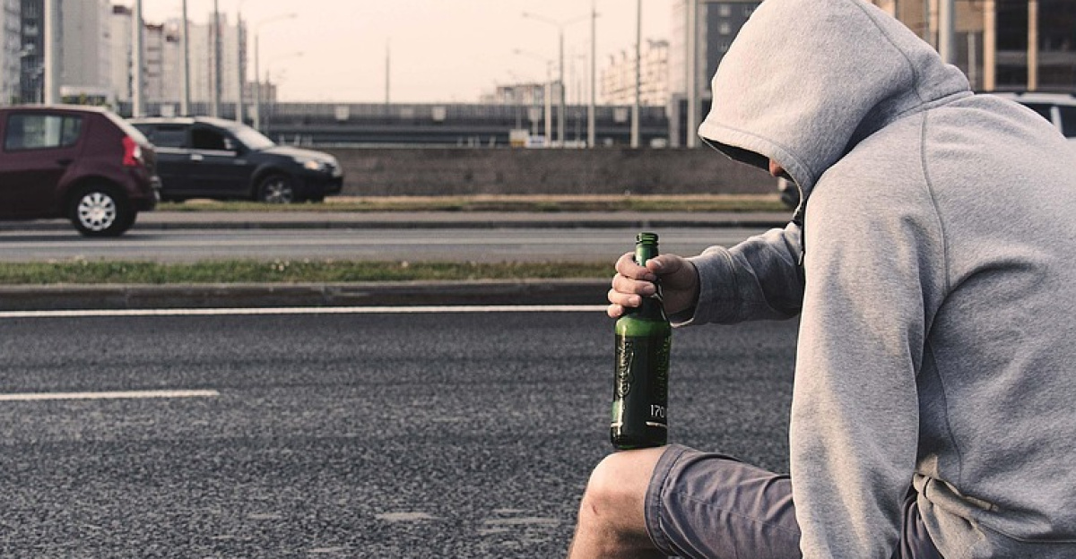 outside, road, street, space, environment, summer, beer, alcohol, alcoholic, pavement, bum, homeless, sitting on the road, man, drunk, drunkard, skyscrapers, high-rise buildings, city, moscow, bottle, lonely, carriageway, on the road, hangover, emotions, negative, nature, loneliness, addiction, alcohol dependence, alcoholism, drinking beer, drinks, mount, russia, alcoholism treatment, addiction treatment, rehabilitation, alcoholic beverage, dependent, alcohol poisoning, thump, booze, binge, gloomy, sullen, depression, despair, intoxicated, health, person, human, sad, sadly, sadness, voltage, stress, wine