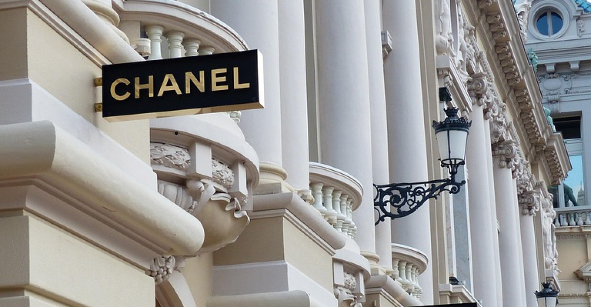 load line, monaco, shopping, wealth, chanel, advertising sign, brand, monaco, chanel, chanel, chanel, chanel, chanel
