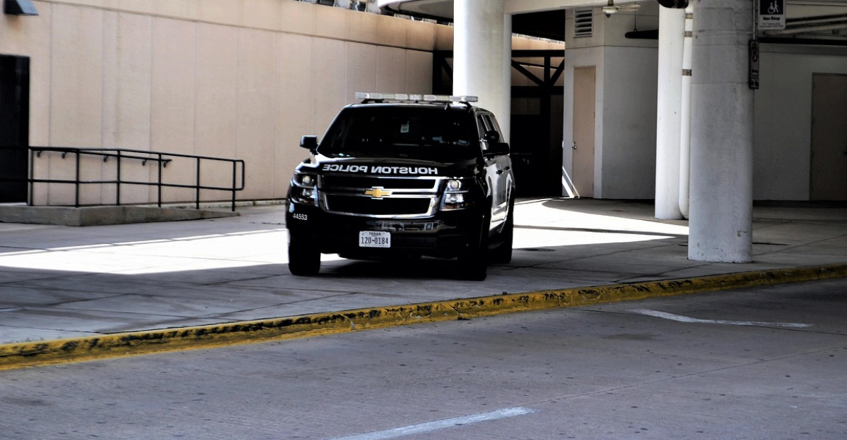 houston texas police car, hobby airport, suv, emergency vehicle, police, transport, black and white, texas police, emergency, car wallpapers, parked, on sidewalk, automobile, auto, patrol, vehicle, car, service, cop car, cops, protector, protection, arrest, arrested, violation, jail, crime, brutality, violent, william b, technology, automotive, job, undercover, marked vehicle, emergency response, unit, cruiser, gray police, gray job, gray emergency, gray service
