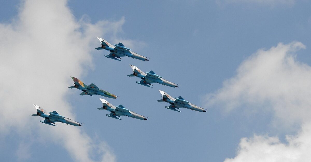 mig 21 plane military jet air force army supersonic aircraft fighter nature formation fly team demonstration exercise clouds airshow russian soviet