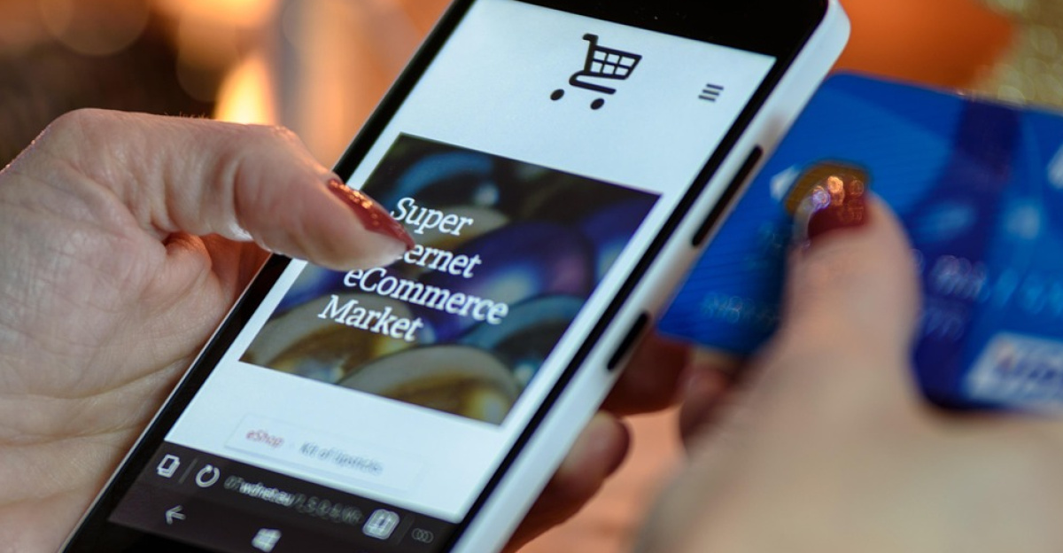 holiday shopping, smartphone, telephone, woman, hand, modern, app, apple, business, prestige, internet, store, online, e-shop, credit card, electronic payments, gift, surprise, star, independent, intelligent, technique, computer, house, comfort, sensual, online, credit card, credit card, credit card, credit card, credit card