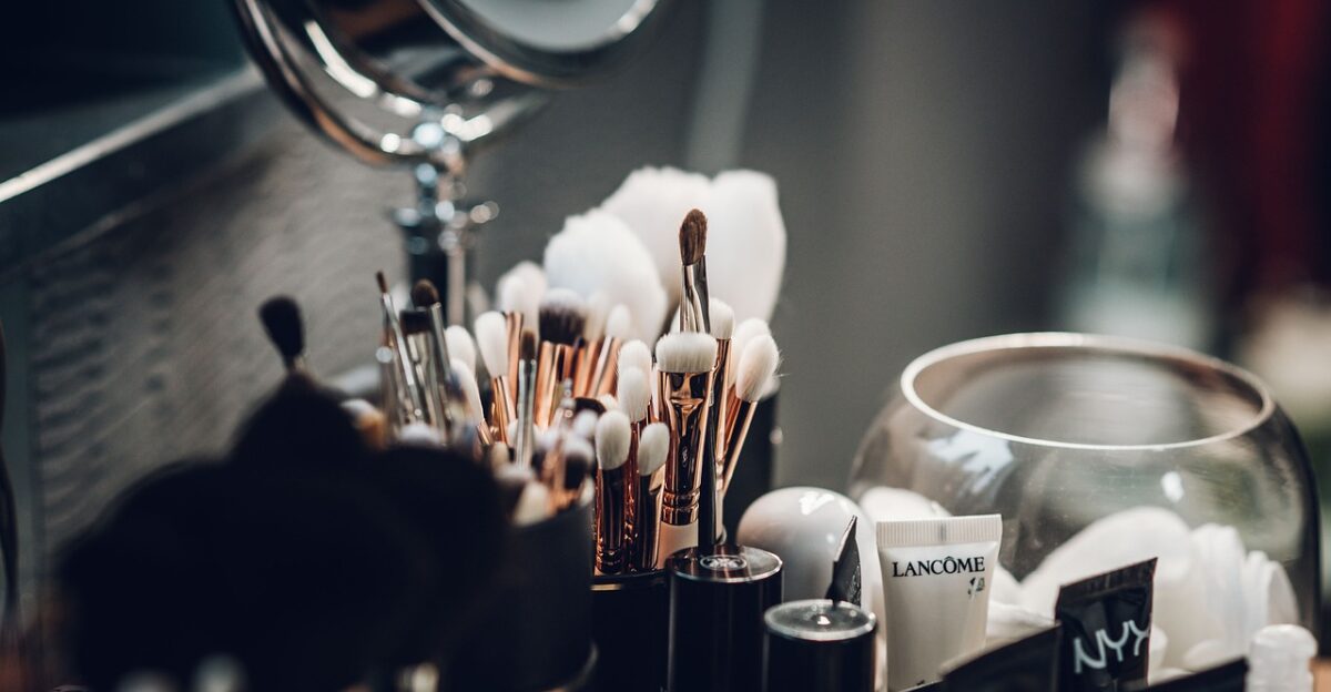 makeup cosmetics glass lipstick eye painting accessories style elegant eyelids crayon brush powder beauty studio makeup makeup makeup makeup makeup cosmetics cosmetics