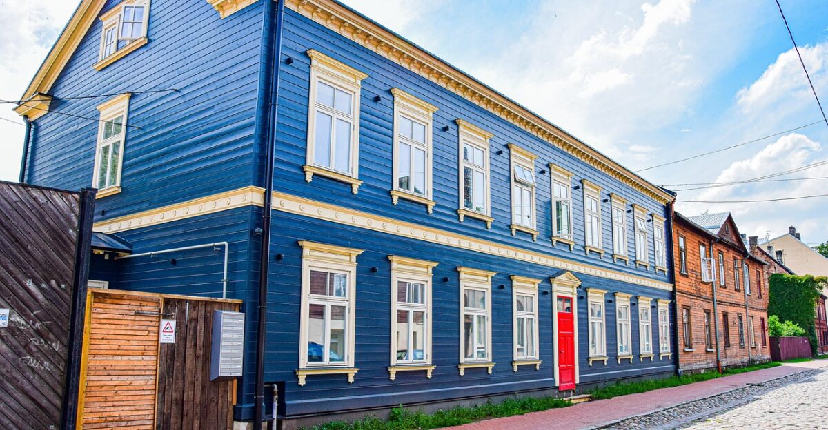 moscow suburbs riga poverty ghetto slum city social assistance assozial architecture wooden houses renovated culture art nouveau latvia tourism summer vacations woodhouse wood balcony wood nature old boards building buildings