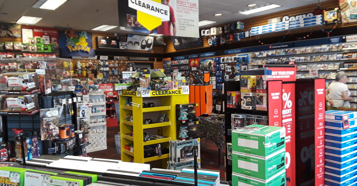 GameStop interior 2019 jpg