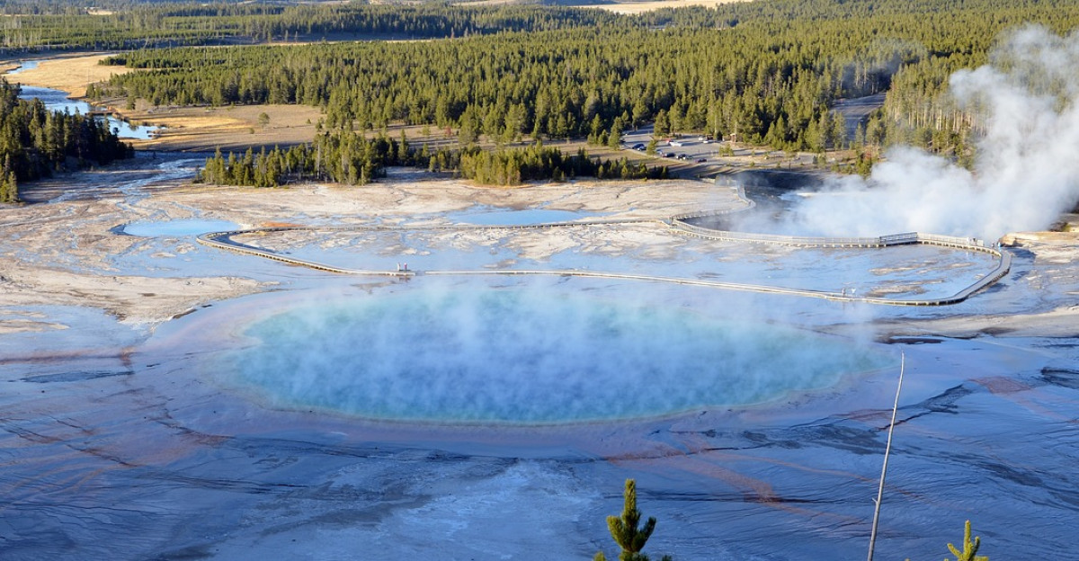 yellowstone caldera nature caldera hot spring hydrothermal spring geothermal spring water smoke volcanic caldera supervolcano yellowstone national park wyoming us