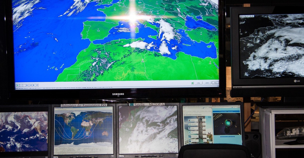 meteosat, weather satellite, workplace, meteorologist, weather observation, cloud formation, high, deep, data evaluation, data monitoring, screens, globe, satelittenfilm, climatology, geostationary weather satellite, european, organization, eumetsat, esa, since 1977, weather information, geostationary position, at 0 °, geographic length, earth distance, mission control, above the equator, meteorology, earth science, computer, meteorologist, meteorologist, meteorologist, meteorologist, mission control, mission control, mission control, mission control, mission control, meteorology, meteorology