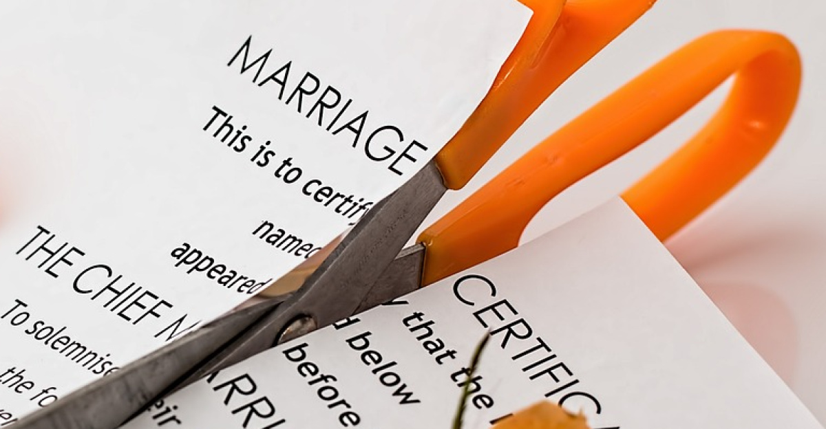 divorce, separation, marriage breakup, split, argument, relationship, conflict, breach of contract, quarrel, problem, upset, unhappy, sad, failure, broken trust, heartbroken, alimony, marriage guidance, counselling, maintenance, divorce lawyer, divorce, divorce, divorce, divorce, divorce