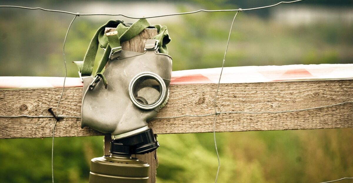 mask gas a gas mask post-apocalyptic post apo apocalypse oxygen the fence wire bar contamination anti-gas virus ebola apocalypse apocalypse apocalypse apocalypse oxygen ebola ebola ebola ebola ebola