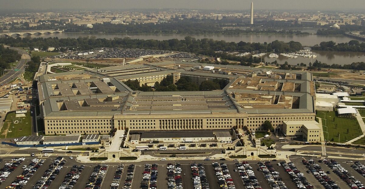 pentagon washington dc military headquarters nature vehicles parking sky landscaper known famous landmark architecture