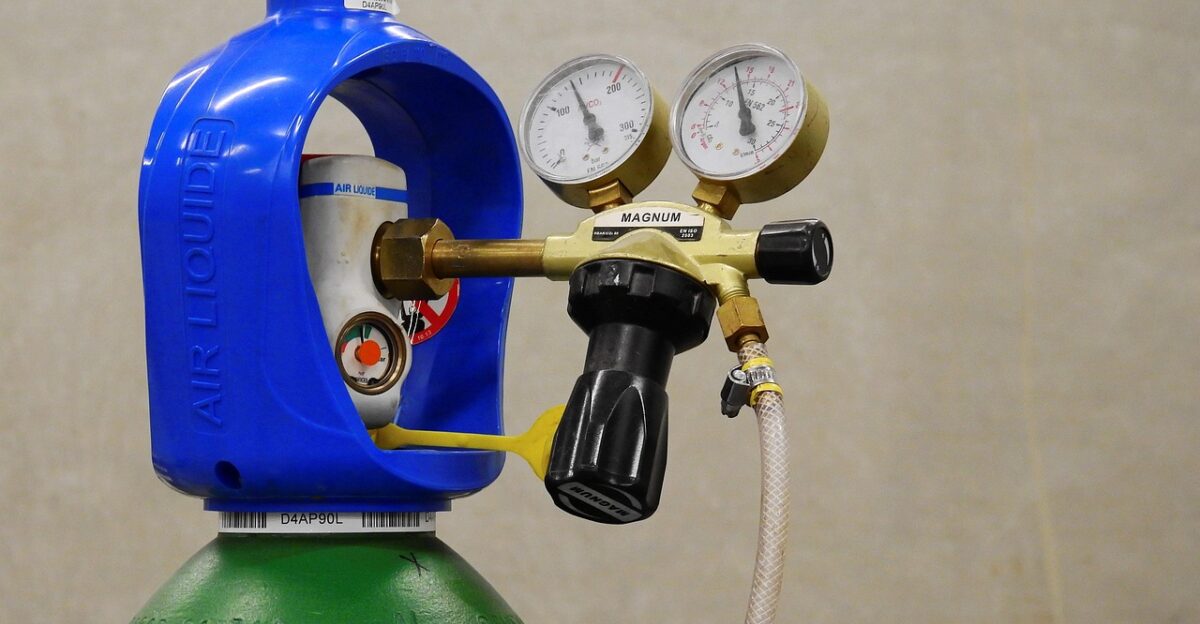 gas welding welder protective gas autogen mig inert gas welding pressure pressure reducer pressure regulator danger dangerous bottle gas bottle craft handyman building industry gas gas gas gas gas welding welding welding welder mig gas bottle gas bottle