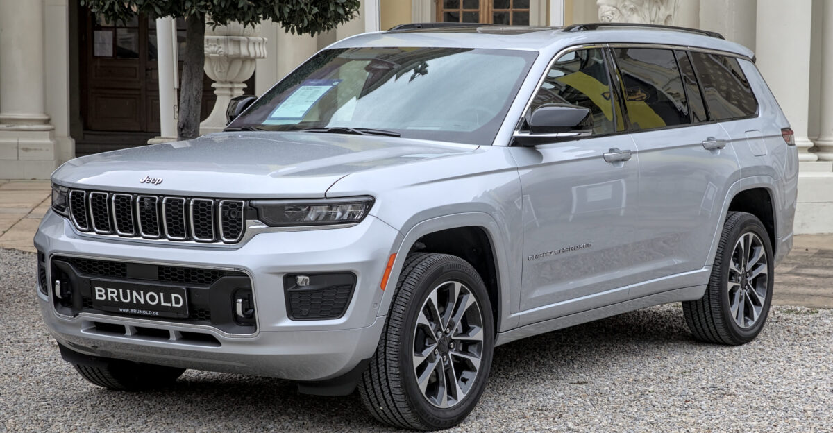 File Jeep Grand Cherokee L Overland at Automesse Ludwigsburg 2022