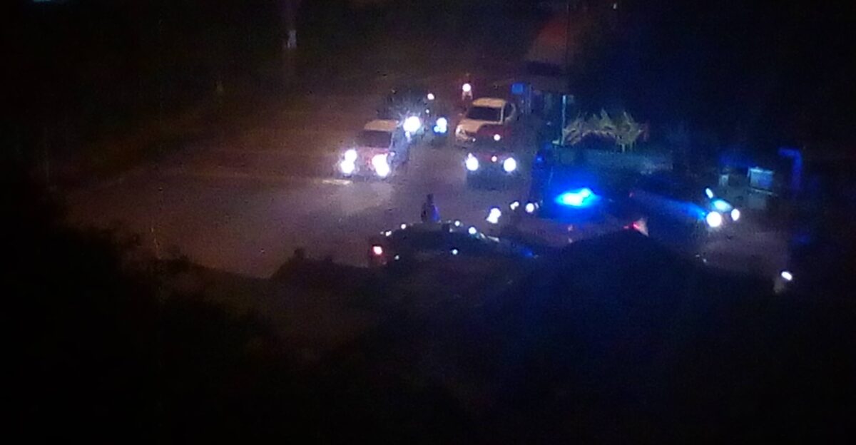 Kereta polis di malam hari