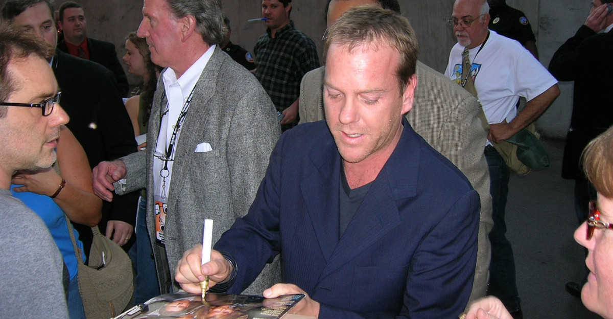 Kiefer Sutherland while signing an autograph at Green Hill conference