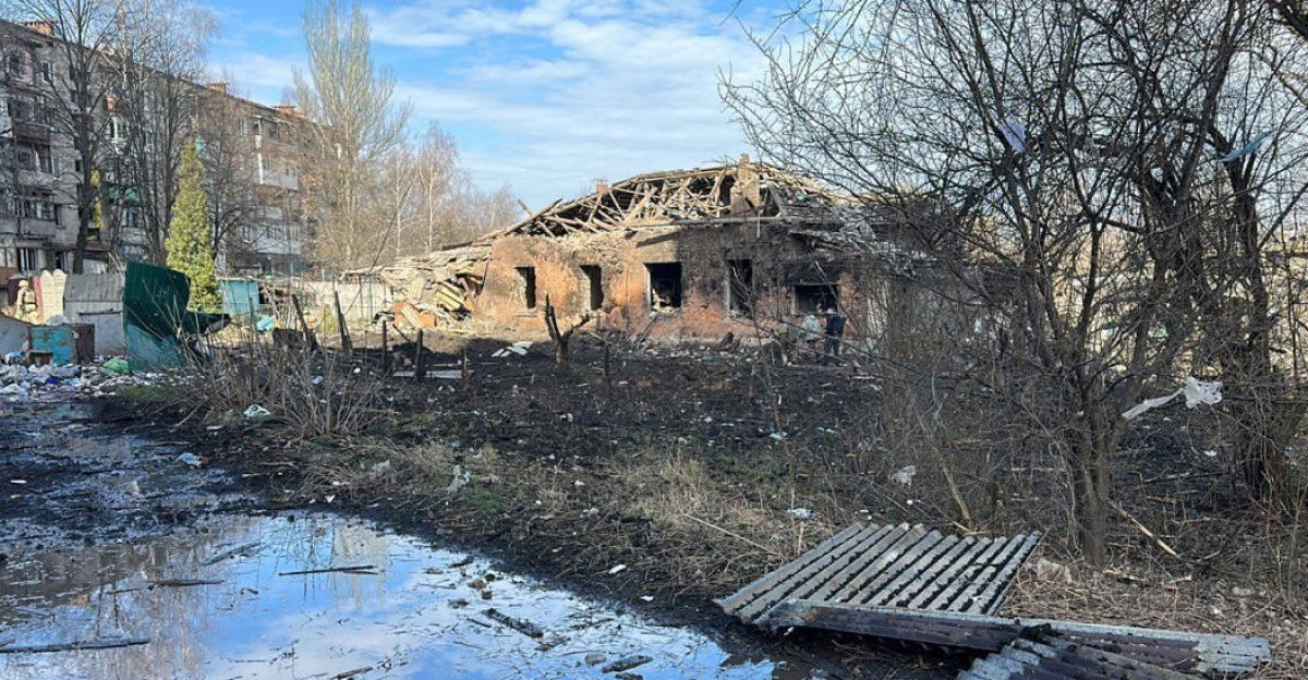 <a href="https://en.wikipedia.org/wiki/Kostiantynivka" class="extiw" title="en:Kostiantynivka">Kostiantynivka</a> city (Donetsk region of Ukraine) after Russian rocket strikes on 2 April 2023. Two strikes from S-300 and 4 volleys from Uragan were recorded. As of evening, 6 people are known to be killed and 10 to be injured. 16 apartment buildings and 8 private houses, a kindergarten, an administrative building, three cars and gas pipeline were damaged.