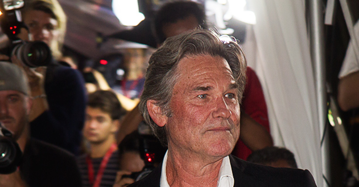 <a href="https://en.wikipedia.org/wiki/Kurt_Russell" class="extiw" title="en:Kurt Russell">Kurt Russell</a> at the <a href="https://en.wikipedia.org/wiki/2013_Toronto_International_Film_Festival" class="extiw" title="en:2013 Toronto International Film Festival">2013 Toronto International Film Festival</a>.