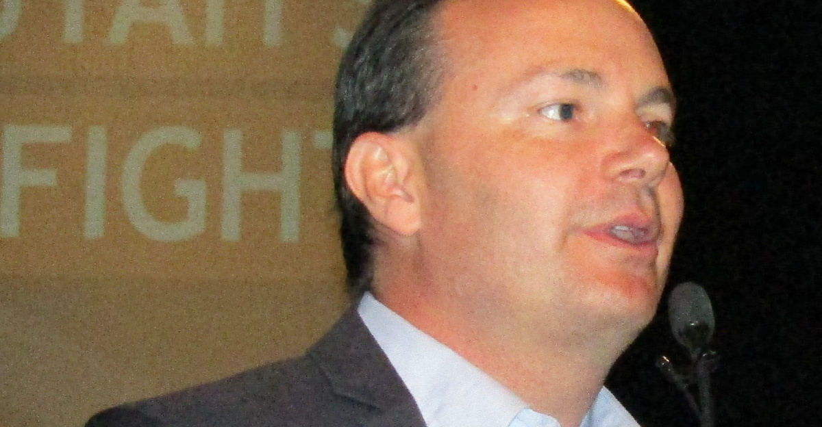 Sen. Mike Lee speaking at a Mia Love campaign rally.