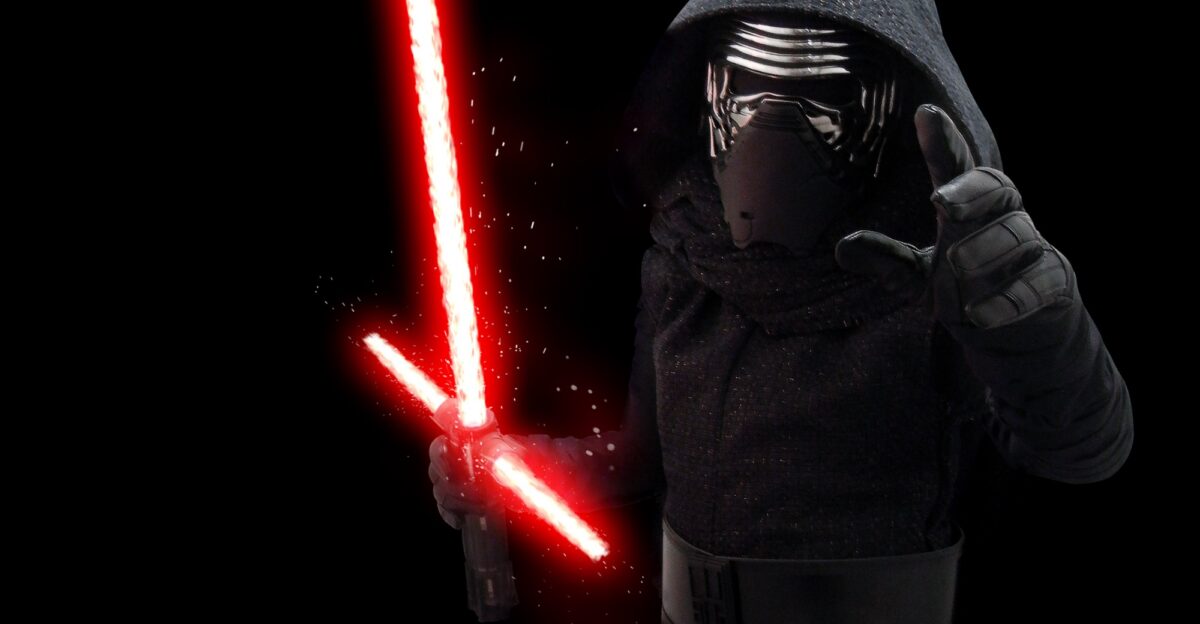 STAR WARS Kylo Ren s lightsaber has rough uneven edges compared