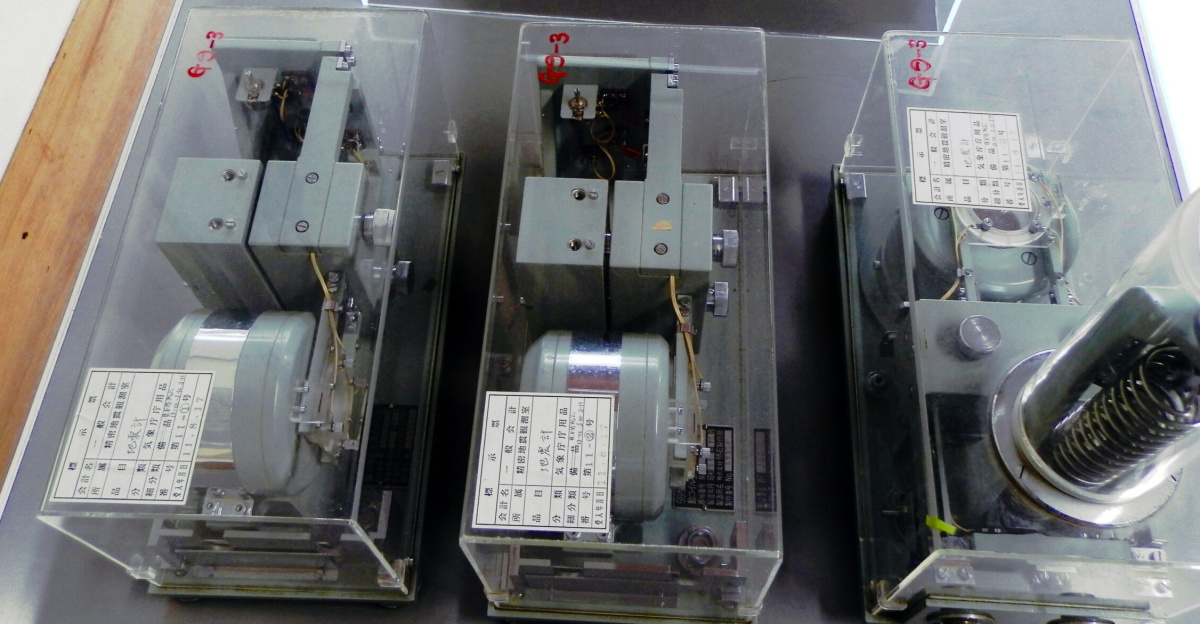 Japan Meteorological Agency 59 Formula optical electromagnetic seismometer