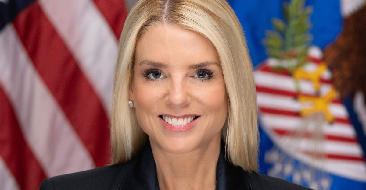 Official portrait of Pam Bondi, the United States Attorney General (2025)