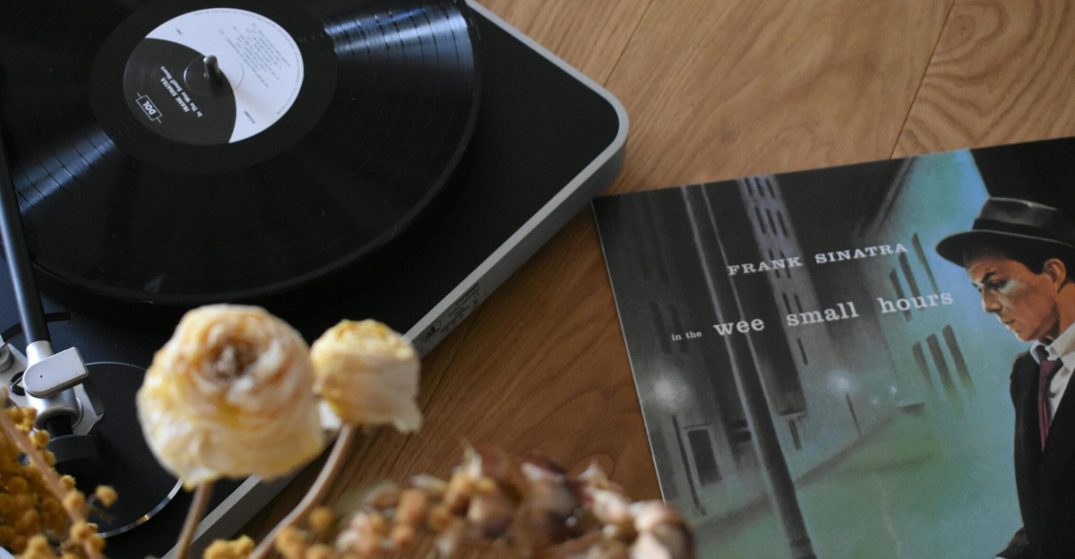 A nostalgic scene featuring a vinyl record on a turntable and Frank Sinatra's album, perfect for music lovers.