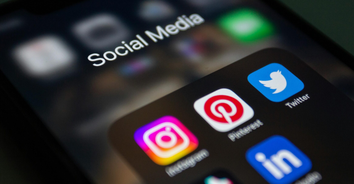 A smartphone screen displaying popular social media applications like Instagram and Twitter.