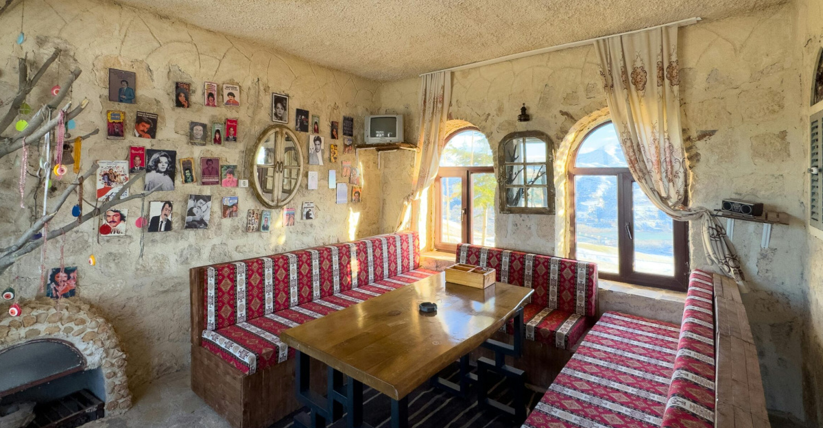 Warm and inviting rustic room with traditional decor in Palu, Türkiye.