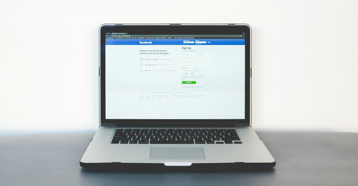 shallow focus photo of gray laptop computer on black surface