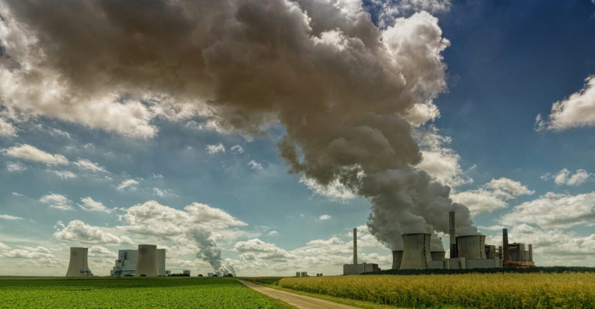 smoking factory during daytime