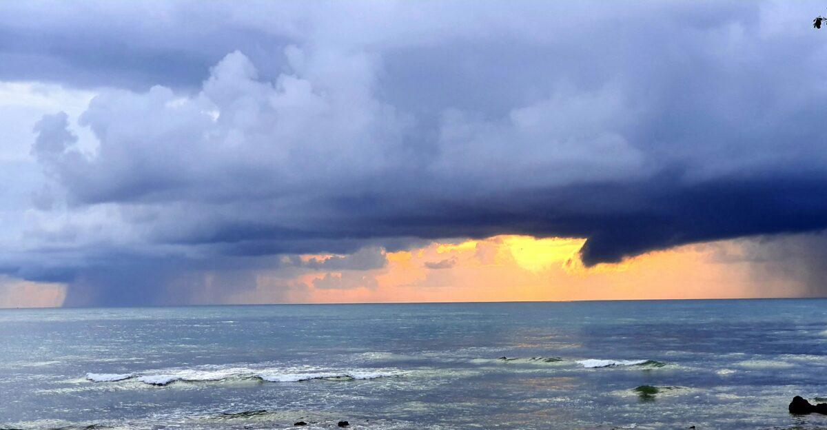 ocean under cloudy sky