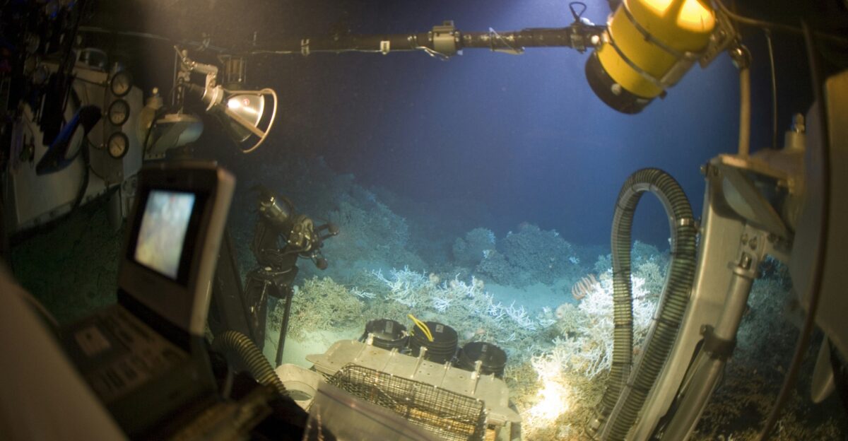 yellow and black gas lamp