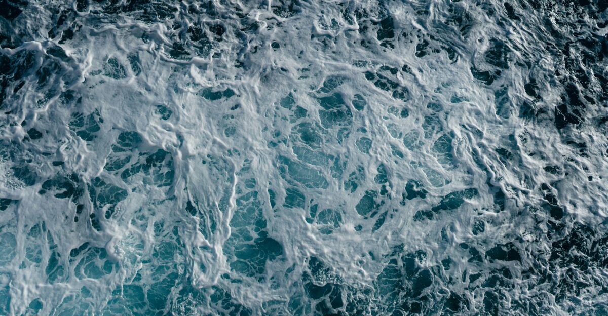 water waves in close up photography