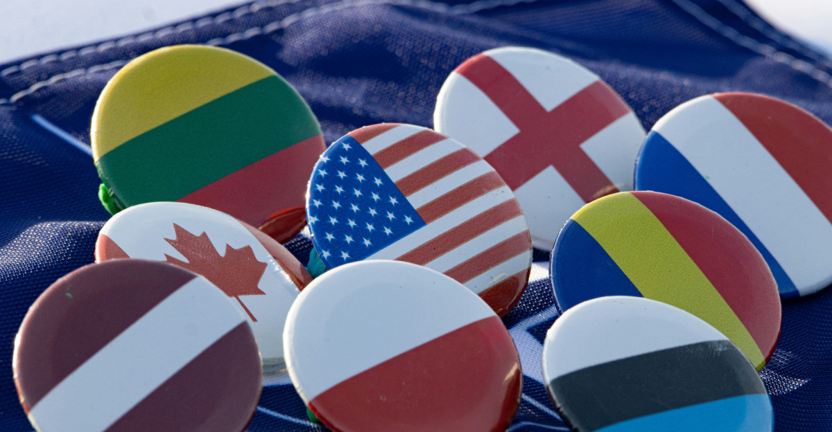 a bunch of buttons with flags on them