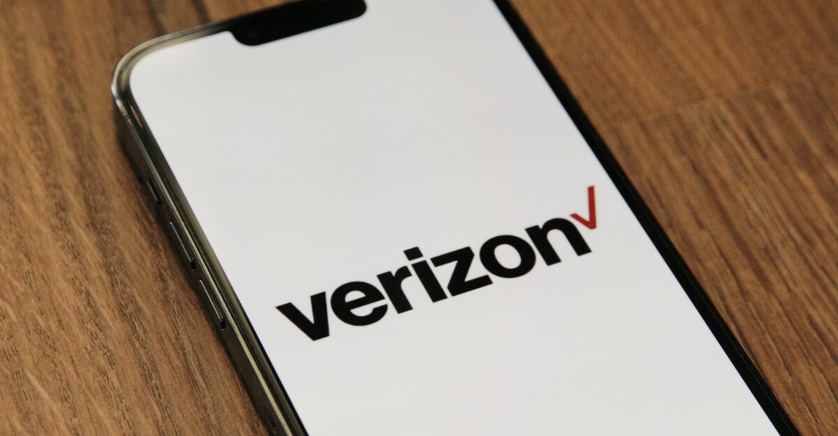 the verizon logo is displayed on an iphone