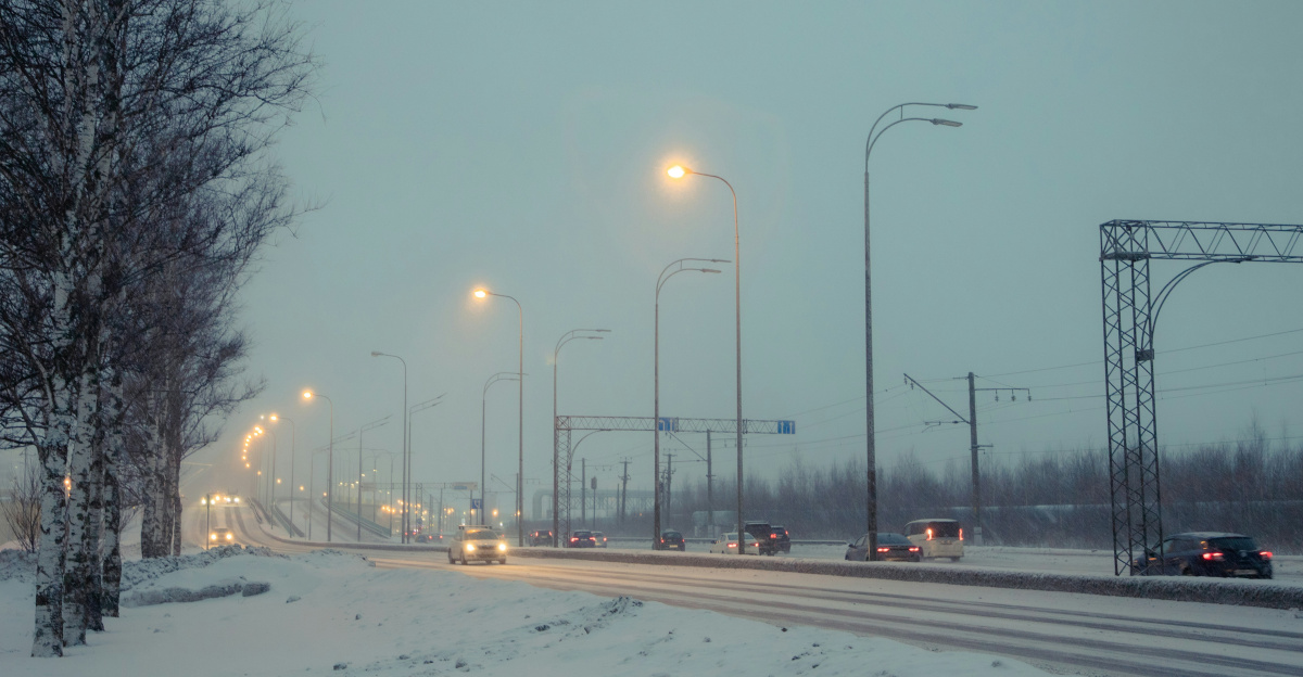 a bunch of cars that are sitting in the snow