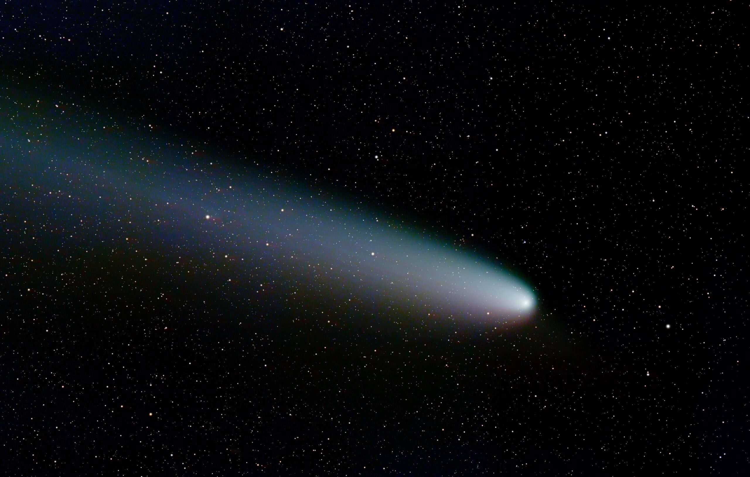 An image of a comet in the sky