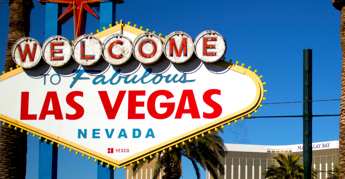A sign that says welcome to las vegas