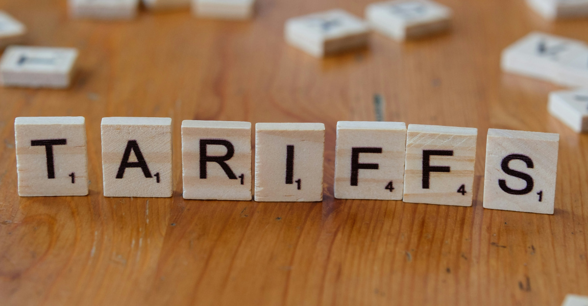 A wooden block spelling tarifs on a table