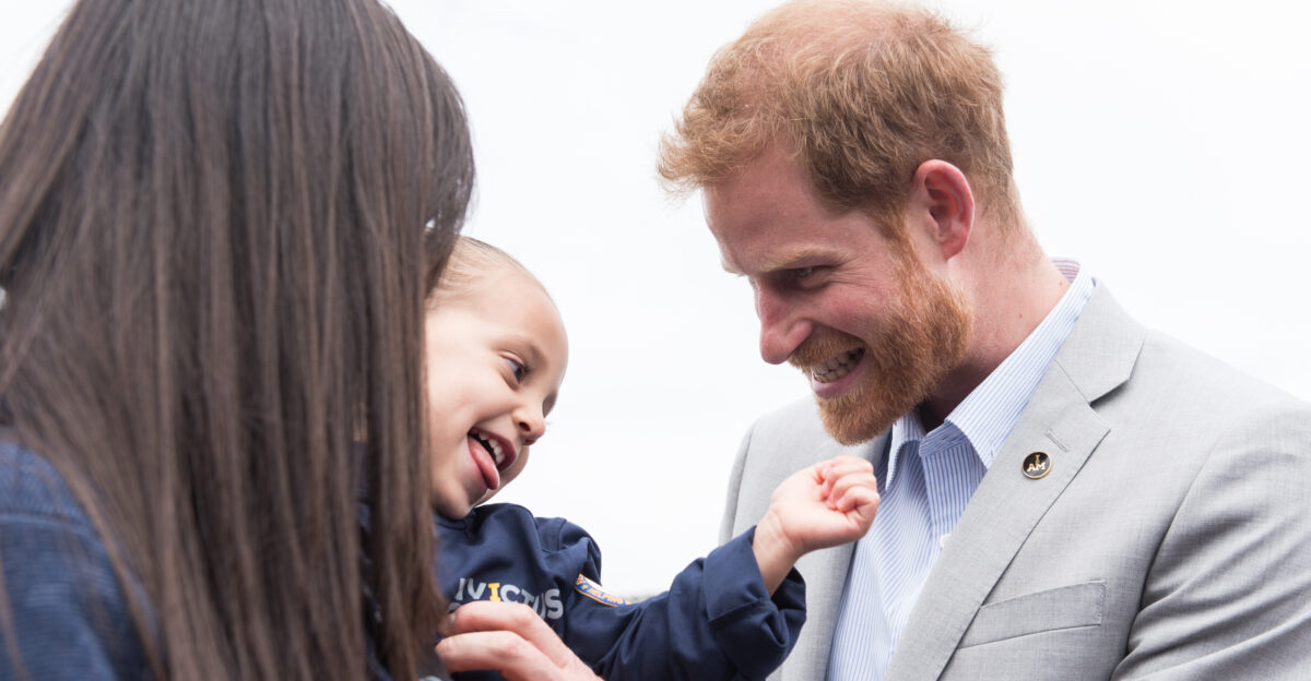 Prince Harry speaks with a Team U S family during the road cycling events of the Invictus Games Sydney 2018 in Sydney New South Wales Australia Oct 21 2018 The Invictus Games are an international adaptive sporting event with current and former wounded ill or injured service members from 18 nations competing in 12 adaptive sports including archery athletics indoor rowing powerlifting road cycling driving challenge sailing sitting volleyball swimming wheelchair basketball wheelchair rugby and wheelchair tennis DoD Photo by U S Army Sgt James K McCann
