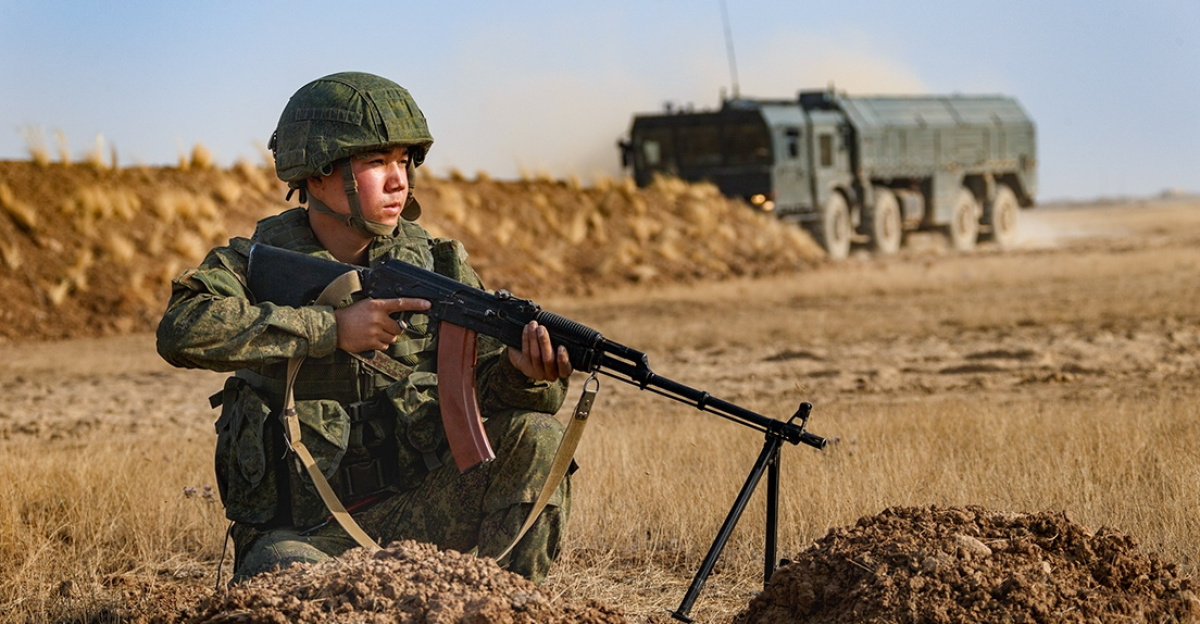 Russian soldier with a RPK-74
