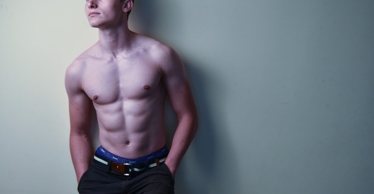 Male sex workers are often well-educated and middle class finds