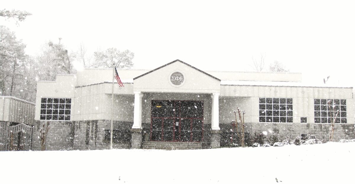 Alabama Alpha chapter of Sigma Phi Epsilon at Auburn University during a snow storm
