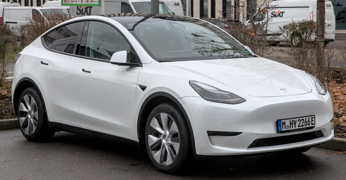 Tesla Model Y in Stuttgart-Vaihingen