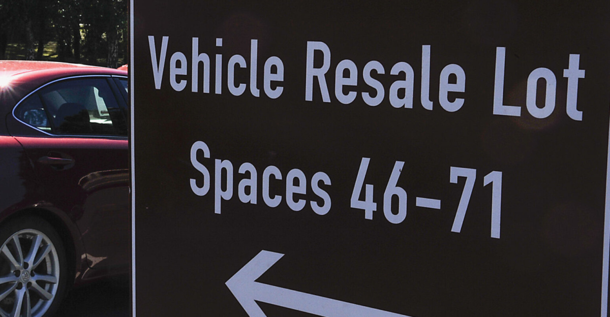 A sign points to parking spots at the 86th Force Support Squadron Outdoor Recreation resale lot Aug. 24, 2016, at Ramstein Air Base, Germany. The resale lot is located in the Northside Chapel parking lot, next to the Passenger Terminal long-term parking. (U.S. Air Force photo/Senior Airman Larissa Greatwood)
<dl><dd>Unit: 86th Airlift Wing</dd>
<dd>DVIDS Tags: Germany; Airmen; photojournalist; 86th Airlift Wing; Ramstein Air Base; cars; vehicles; Air Force; Ramstein; United States Air Force; US Air Force; USAF; KMC; Kaiserslautern Military Community; lemon lot; photojournalism; 86 AW; Outdoor Rec; KMCC; Ramstein Air Base Germany; Air Force photojournalist; Outdoor Recreation Center; Greatwood; Ramstein Germany; Larissa Greatwood; Air Force photojournalism; 86th Airlift Wing Public Affairs; 86 AW PA; 86 AW/PA; Senior Airman Larissa Greatwood; SrA Larissa Greatwood; PCS season; car sale</dd></dl>
