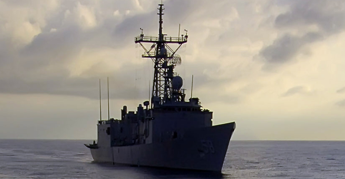 CARIBBEAN SEA (Sept. 2, 2007) - Guided-missile frigate USS Samuel B. Roberts (FFG 58) patrols the waters off the coast of Panama during PANAMAX 2007. Civil and military forces from 19 countries are participating in PANAMAX 2007, a U.S. Southern Command joint and multi-national training exercise co-sponsored with the government of Panama, in the waters off the coasts of Panama and Honduras. U.S. Navy photo by Mass Communication Specialist 2nd Class Todd Frantom (RELEASED)
