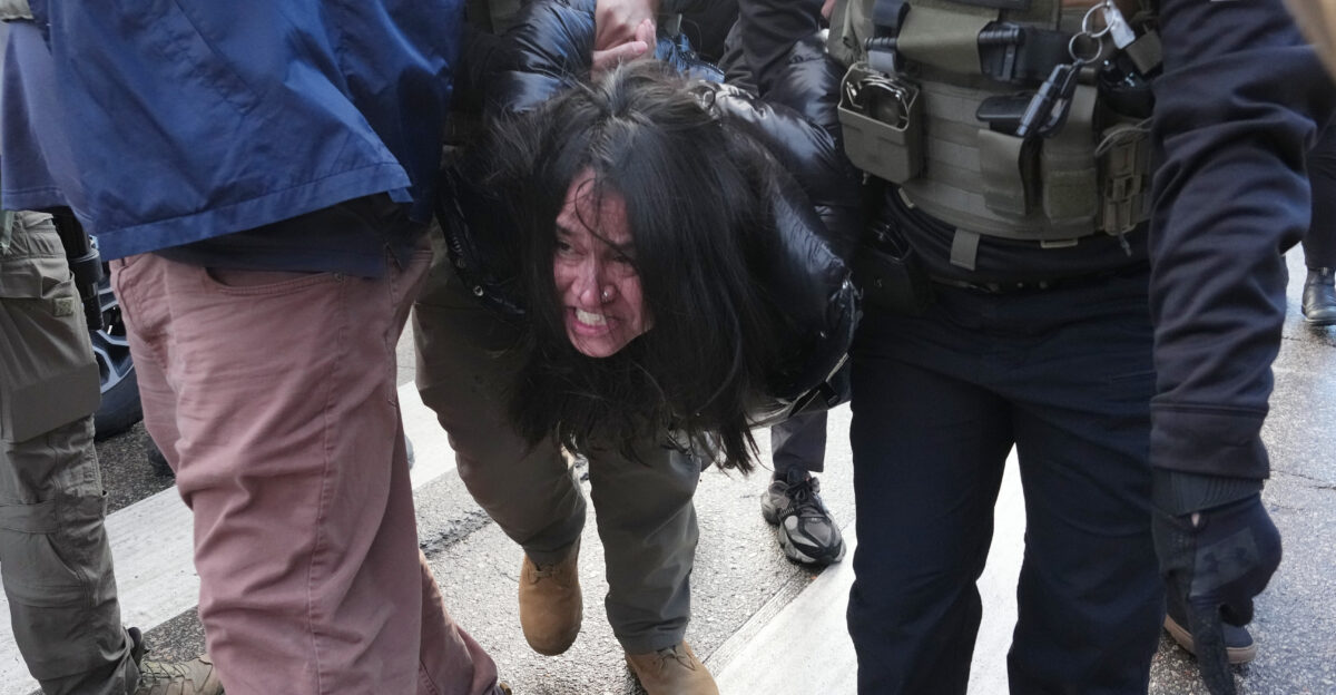 Minnesota protesters agents repeatedly square off while