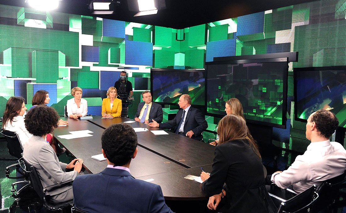 Vladimir Putin visited the new Russia Today broadcasting centre and met with the channel s leadership and correspondents