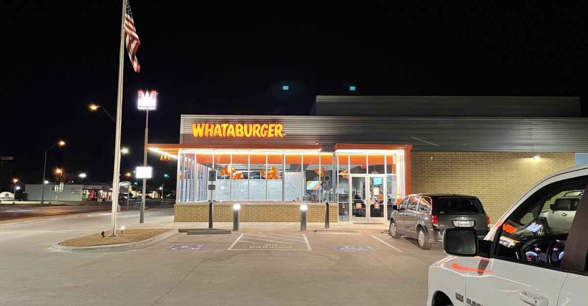 Restaurant Whataburger de nuit dans la ville de Lampasas Texas