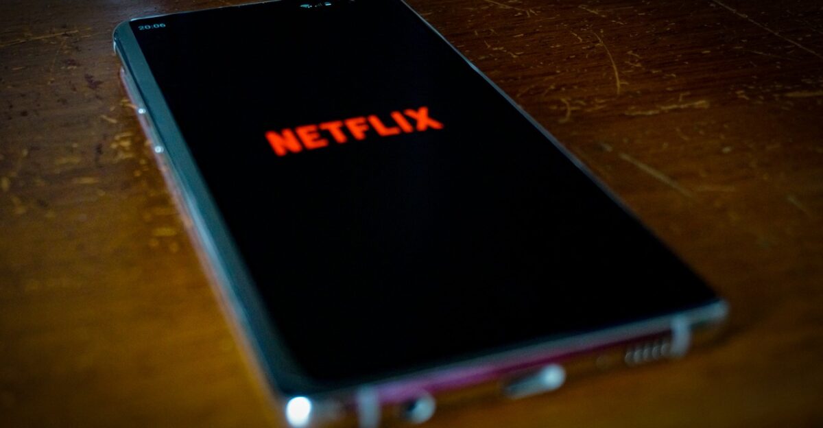 netflix smartphone display telephone mobile phone digital video netflix netflix netflix netflix netflix